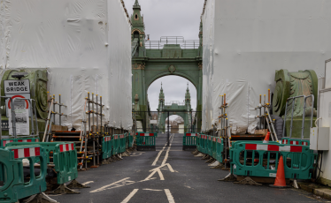 Hammersmith Bridge closed
